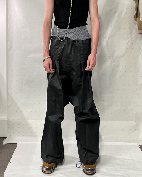 BLACK DROP-CROTCH TROUSERS